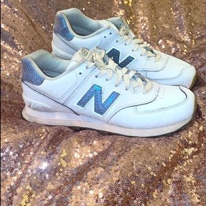 White gently worn New Balance women’s tennis shoe